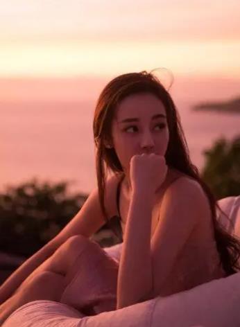 經常寬衣的漂亮姐姐